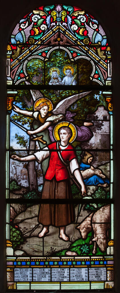 Verrière hagiographique et commémorative de la guerre de 1914-1918 : Sainte Jeanne d'Arc entendant les voix (baie 1)