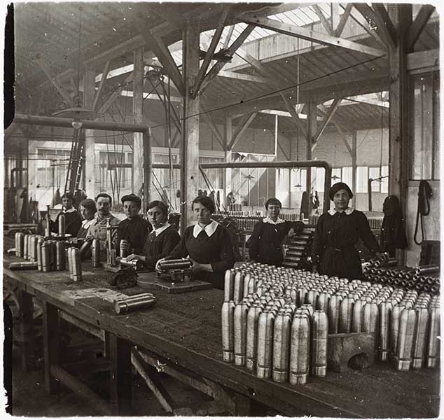 moulin à blé dit moulin Potel, puis filature de coton, puis usine de construction automobile, puis usine d'armes, puis usine de chaudronnerie et usine de meubles