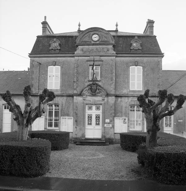mairie, poste, école primaire