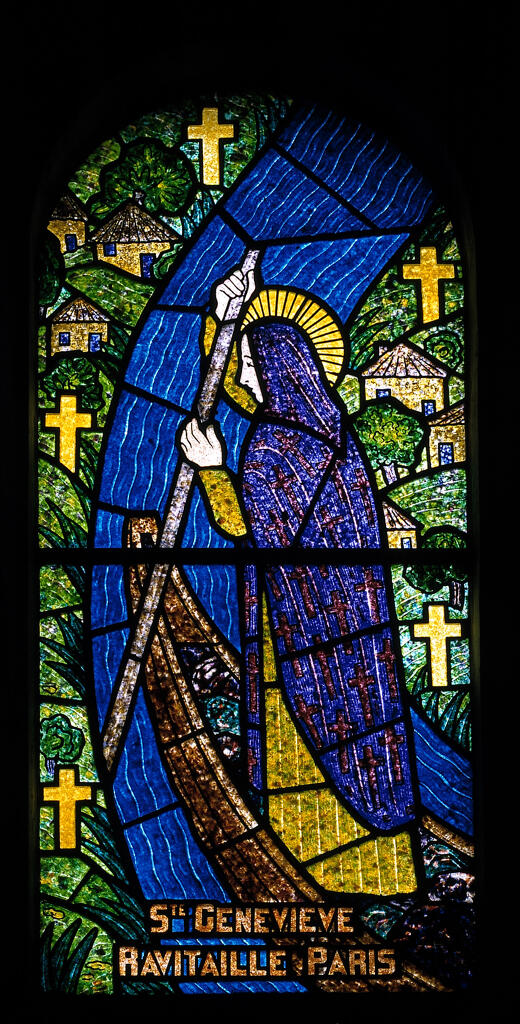 verrière figurée : sainte Geneviève ravitaillant Paris (baie 3)