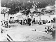 Atelier de fabrication de tonneaux.- Photographie, vers 1922.