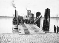 bateau transbordeur sans cabine : bac