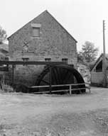 Champsecret, moulin à farine : roue hydraulique.