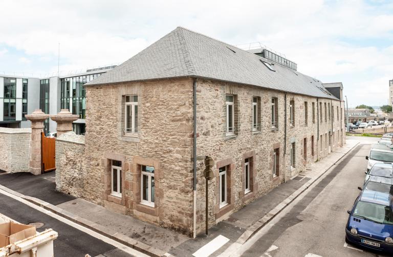 établissement administratif dit Magasin Général des fortifications, actuellement siège de la Communauté Urbaine de Cherbourg