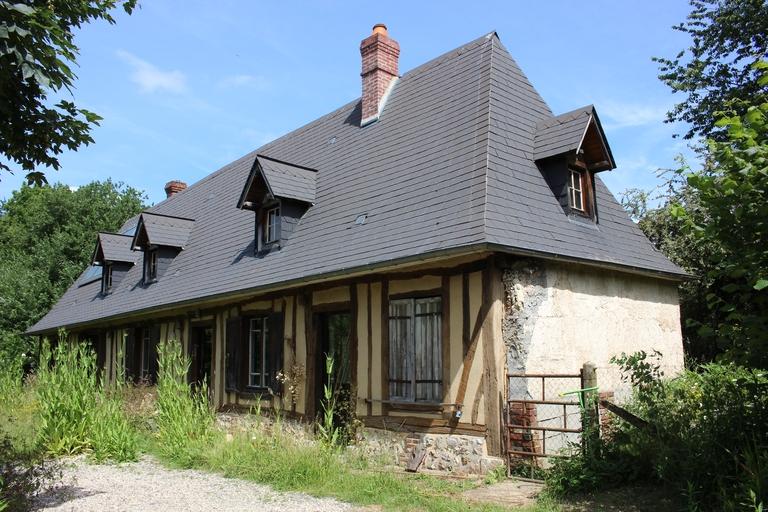 Les longères ou chaumières en pan de bois de Honguemare-Guenouville