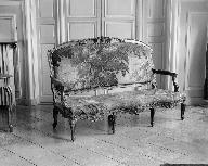 ensemble d'un canapé et de 4 fauteuils à la reine de style Louis XV