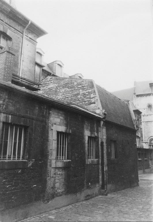 bâtiment conventuel de l'abbaye de la Trinité dite abbaye aux Dames, actuellement hôtel de région