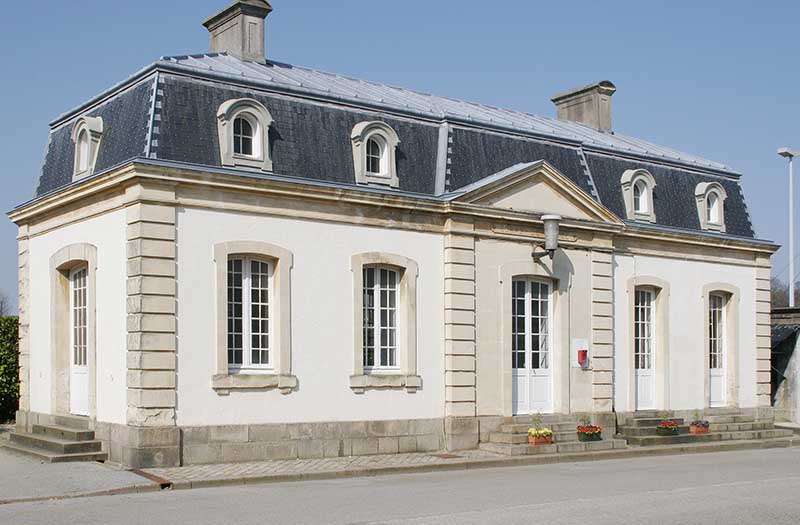 hôpital de la Marine et de la Guerre, puis centre hospitalier des armées René Lebas, actuellement centre administratif