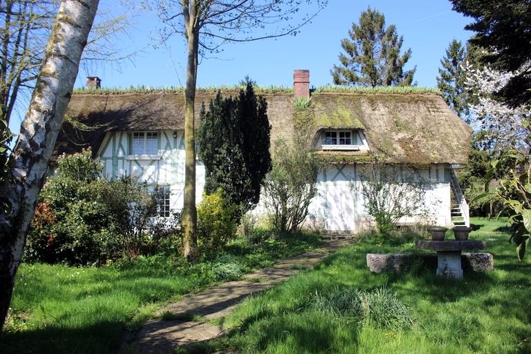 Les chaumières ou longères en pan de bois de Barneville-sur-Seine