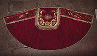 chape (ornement rouge)