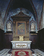ensemble du maître-autel : autel, tabernacle, 2 gradins d'autel, retable, 2 tableaux et 2 cadres