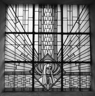 ensemble de deux verrières : armoiries, sainte Thérèse de l'Enfant Jésus