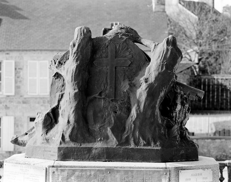 monument aux morts de Bricquebec