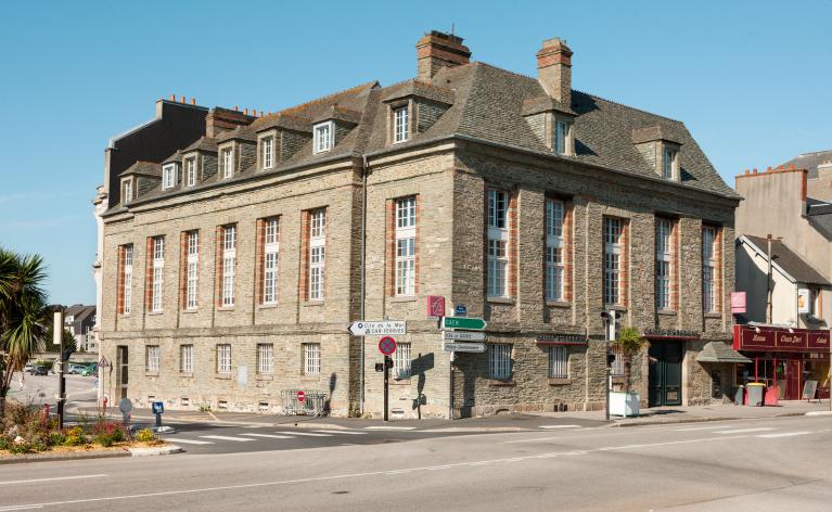 hôtel particulier dit hôtel Maurice, puis hôtel des Douanes, actuellement immeuble et caisse d'épargne