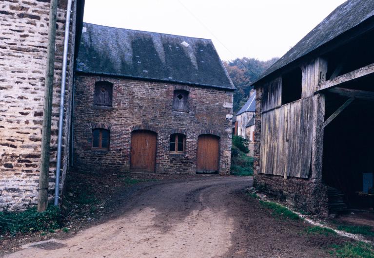 La céramique industrielle dans le Bessin (Calvados) et le département de la Manche : les poteries