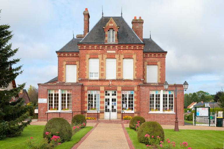 mairie-école, actuellement bibliothèque municipale