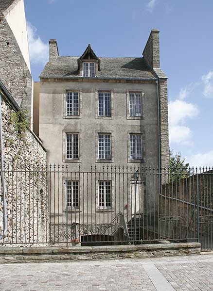 immeuble puis sacristie de l'église de la Trinité