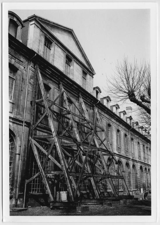 bâtiment conventuel de l'abbaye de la Trinité dite abbaye aux Dames, actuellement hôtel de région
