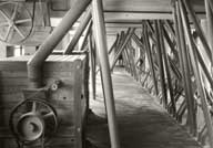 Système de convoyage de la farine par aspiration.- Photographie ancienne, [années 1950]. (Collection particulière Pierre Lemanissier).