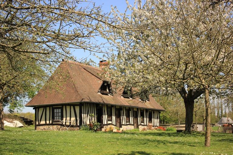 Les chaumières ou longères en pan de bois de Barneville-sur-Seine