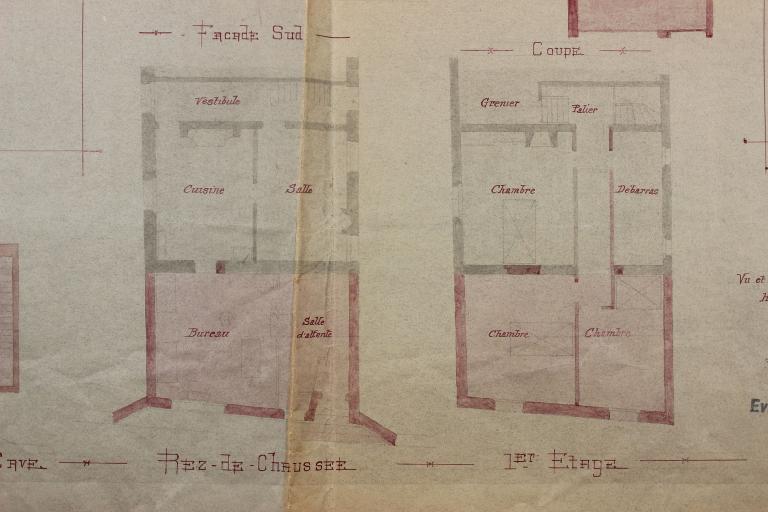 presbytère, puis auberge, puis école de garçons, puis école de filles et bureau de poste, actuellement maison et cabinet de kinésithérapeute