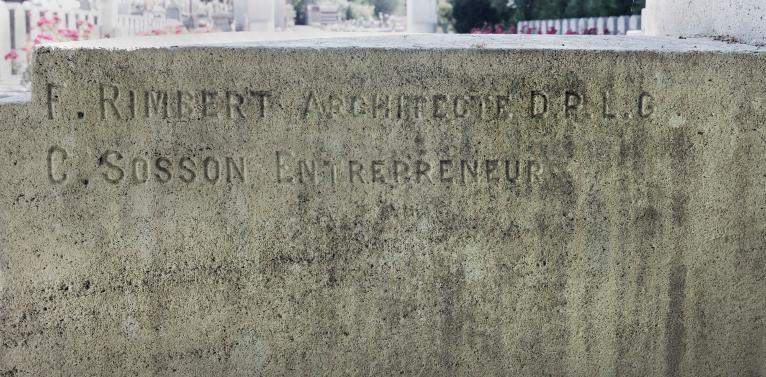 monument aux morts de la guerre de 1914-1918 : La Normandie en deuil pleurant ses Enfants