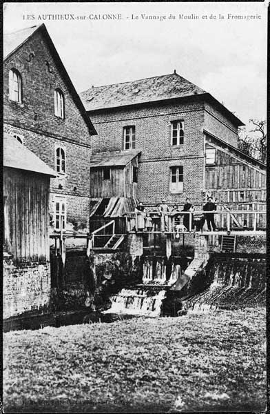 moulin à tan et moulin à blé, puis moulin à huile et moulin à blé, puis fromagerie et moulin à blé