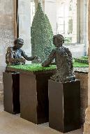 groupe sculpté : Duo sur l'herbe