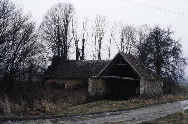 Séchoir et logement, vue prise de l'est.- Photographie ancienne, 1987.