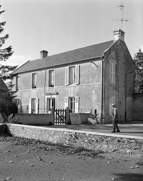 mairie, école primaire (école mixte)
