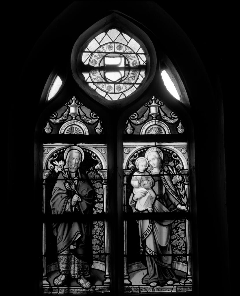 verrière historiée : Saint Joseph et Vierge à l'Enfant (baie 5)