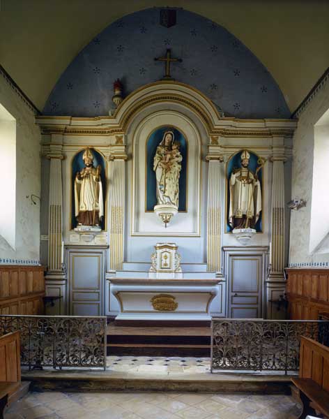 ensemble du maître-autel : autel tombeau, retable architecturé à niche et à ailes et tabernacle