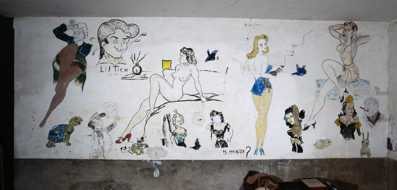 peinture monumentale : pin-up et héros de bandes dessinées