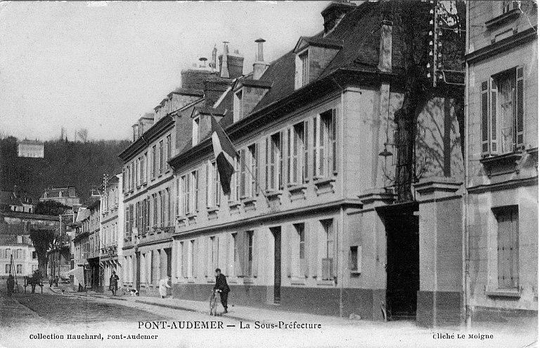 hôtel particulier, puis sous-préfecture, actuellement lycée Saint-Ouen.