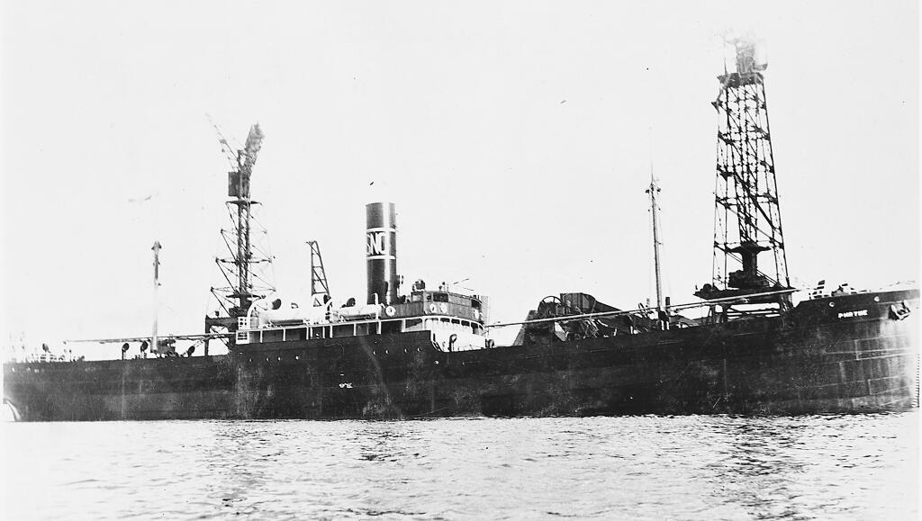 bateau de marchandises en vrac : cargo (charbonnier) dit PHRYNE