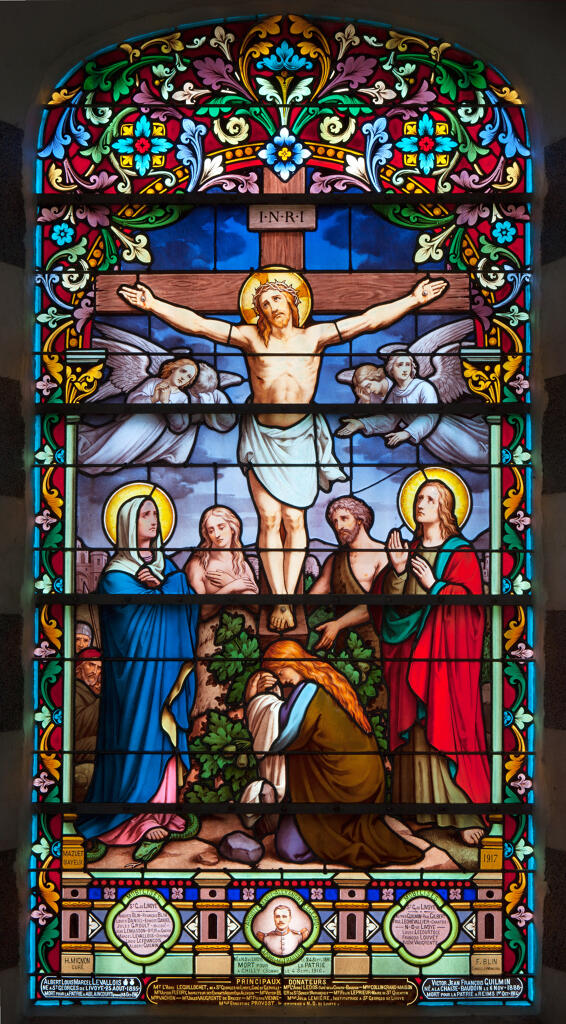 Ensemble de 4 verrières hagiographiques et commémoratives de la guerre de 1914-1918 : Crucifixion, Saint Georges et le dragon, Sainte Jeanne d'Arc entendant les voix, Saint Michel terrassant le dragon 