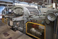Vue d'ensemble de la machine à découper (1) les dessus et les fonds de boîte, de marque Bobst (Suisse, Lausanne).