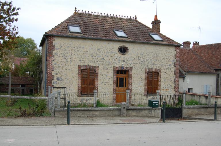 Bourg, 5, rue Sainte-Anne. Maison en rez-de-chaussée (repérée).