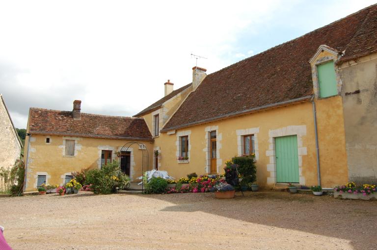 La Charbotière, ferme de plan allongé à bâtiments contigus en L (sélectionnée).