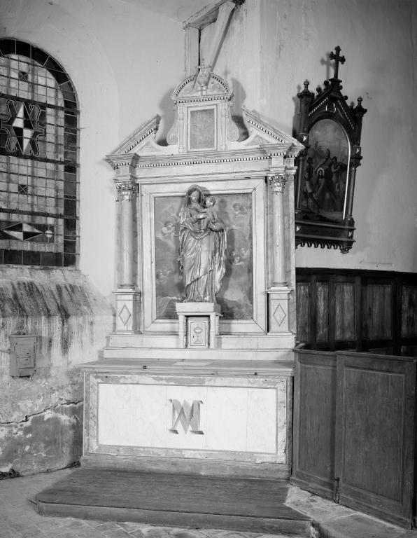 ensemble de 2 autels tombeaux secondaires, 2 retables architecturés, tabernacle