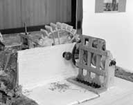 Maquette du mécanisme du moulin à tan des Martimbeaux par J. Morin.- Photographie ancienne, 1987.