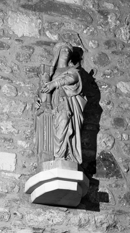 statue : sainte Barbe