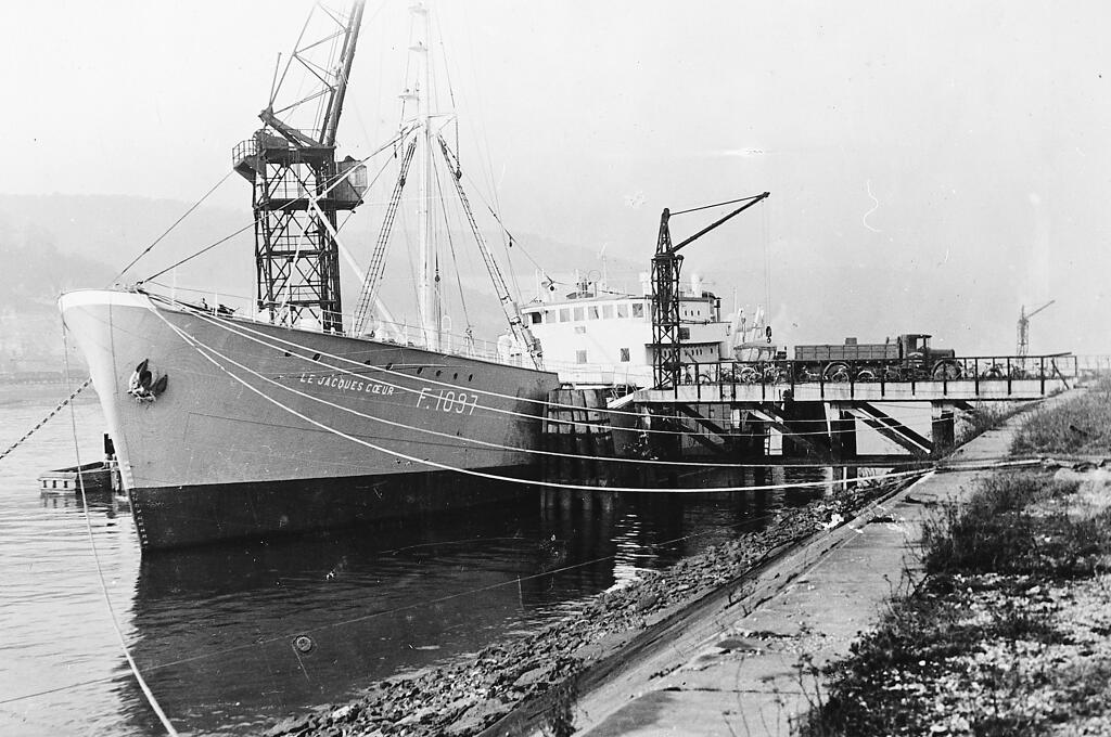 bateau de pêche : chalutier dit LE JACQUES COEUR, puis GROENLAND, puis NICOLAS SELLE