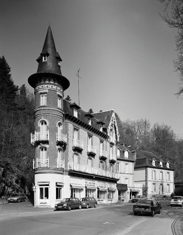 hôtel de voyageurs dit le Roc au Chien