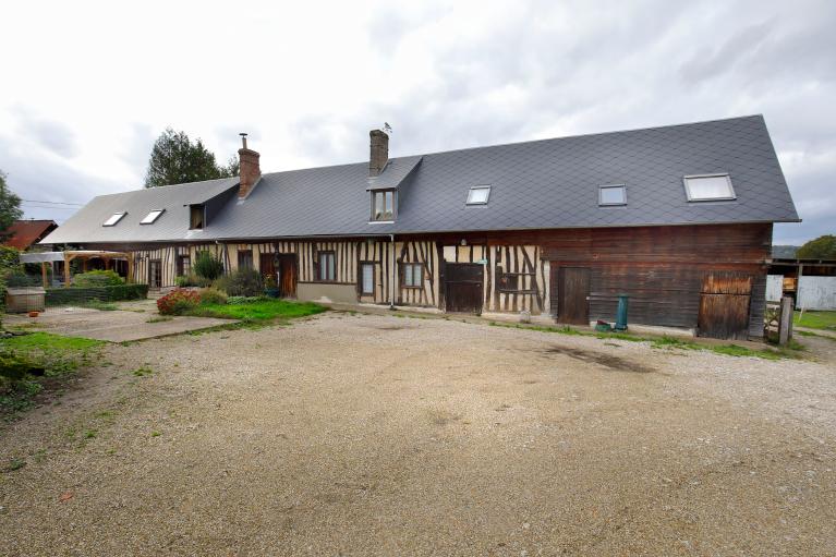 ferme, actuellement chambres d'hôtes "le cheval blanc"