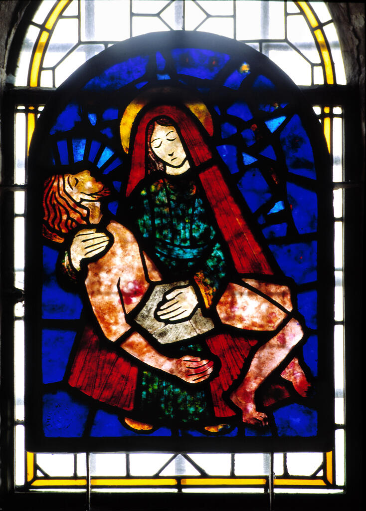 verrière historiée : Vierge de Pitié (baie 1)
