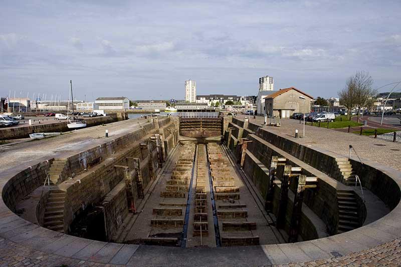 bassin à flot dit forme de radoub du port de commerce