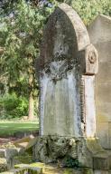 Tombeau (stèle) de frère Robustien