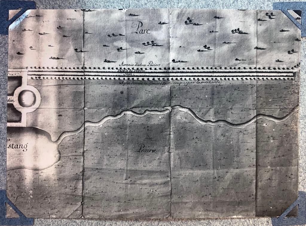 Plan de l'allée conduisant à la Barre (mail).- Reproduction d'un tirage photographique noir et blanc, plan anonyme dressé vers 1720-1725 (AD Orne, SHAO 1333).