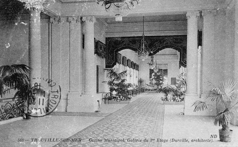 casino dit Casino Municipal de Trouville, puis Le Trouville Beach Casino, puis Le Louisiane Folies, actuellement Le Casino Barrière de Trouville